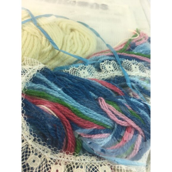 Vintage Needlepoint Kit 1983 Dimensions Plastic Victorian Photo Frame u - Picture 6 of 7